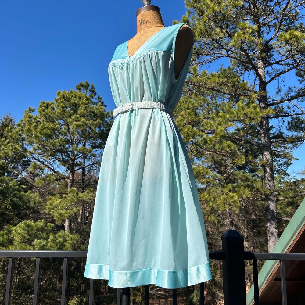 Vintage 70s/80s Vanity Fair Pastel Nylon Sleeveless Nightgown Mini Dress USA